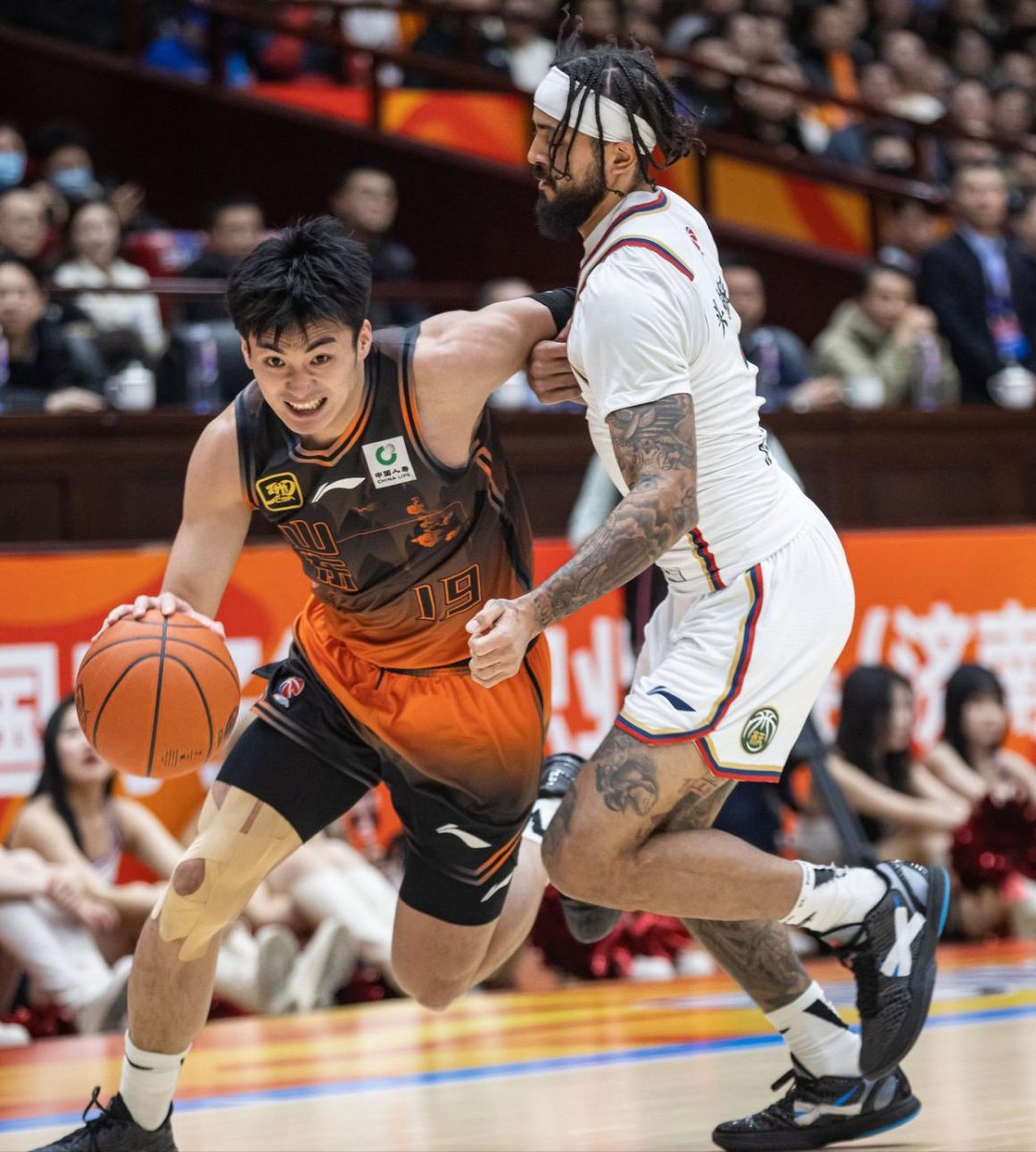 乐鱼体育线上网站包含冲刺阶段尤文图斯备战CBA季后赛，绝杀压哨细节曝光，管理层满意，纪律约束更严格的词条