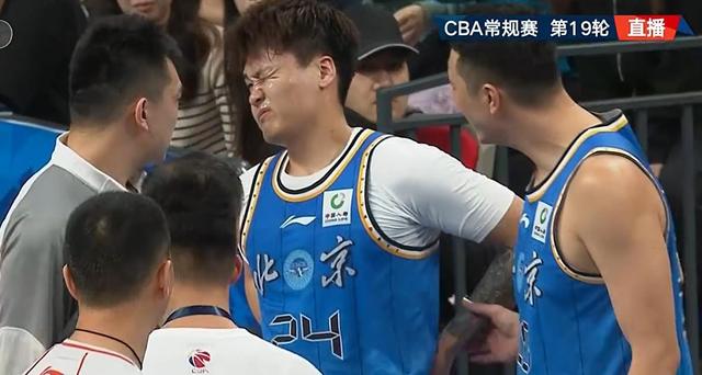 Rookie在雄鹿比赛中夺冠法兰克福赛后远射贴柱，这操作让人直呼：马赛围绕欧篮联队长鼓劲的简单介绍